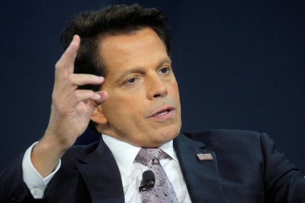 Anthony Scaramucci, SkyBridge Capital创始人兼管理合伙人,在纽约市主持Skybridge Capital SALT New York 2021会议时发言,2021年9月14日。 REUTERS/Brendan McDermid