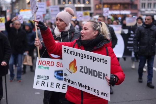 German prosecutors raid home of pro-Kremlin activists
